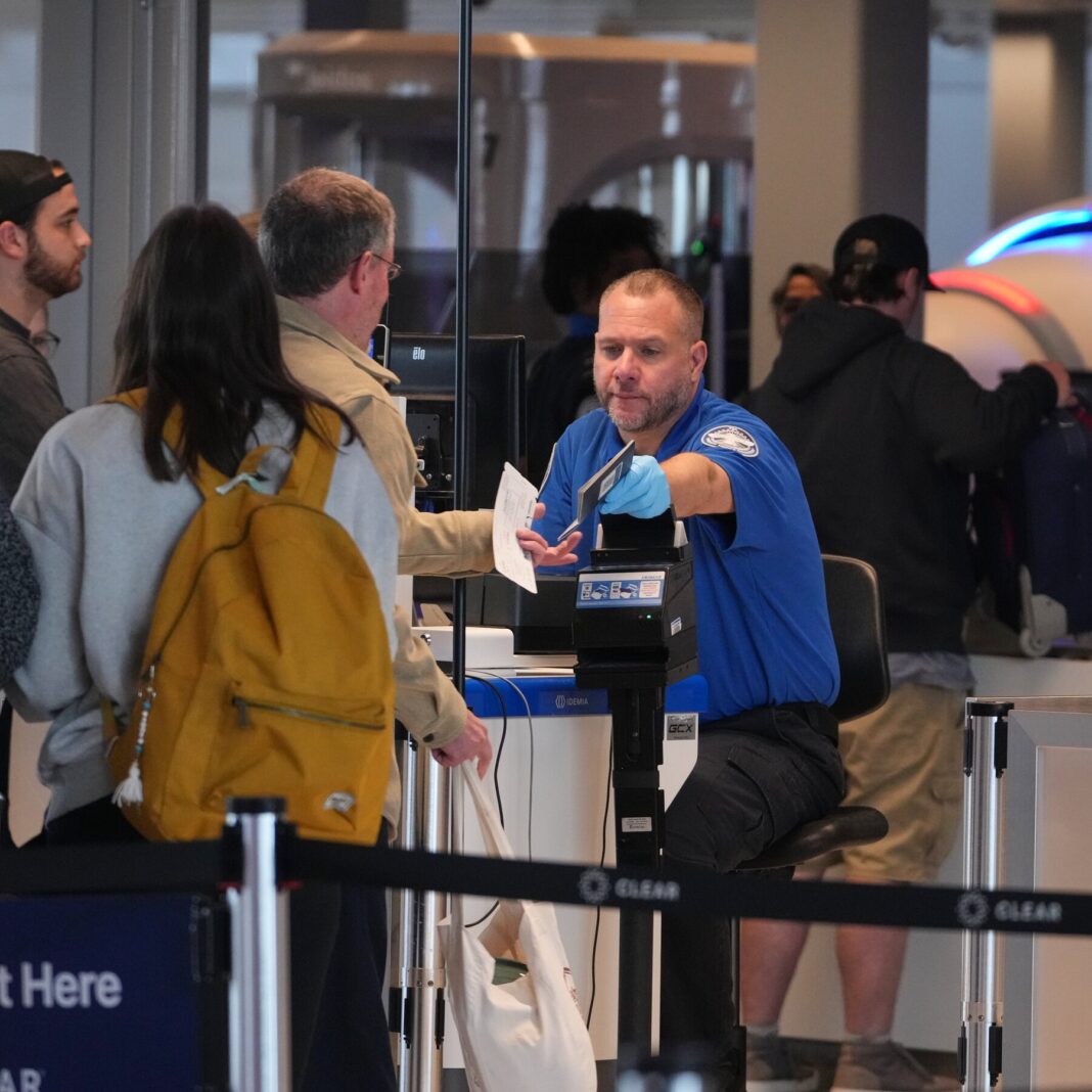 30trav-airports-shutdown-bkhp-mediumSquareAt3X.jpg
