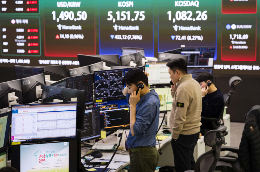 “Global Investors Flock to U.S. Stocks as Safe Haven Amid Market Turmoil and Rising Oil Prices”