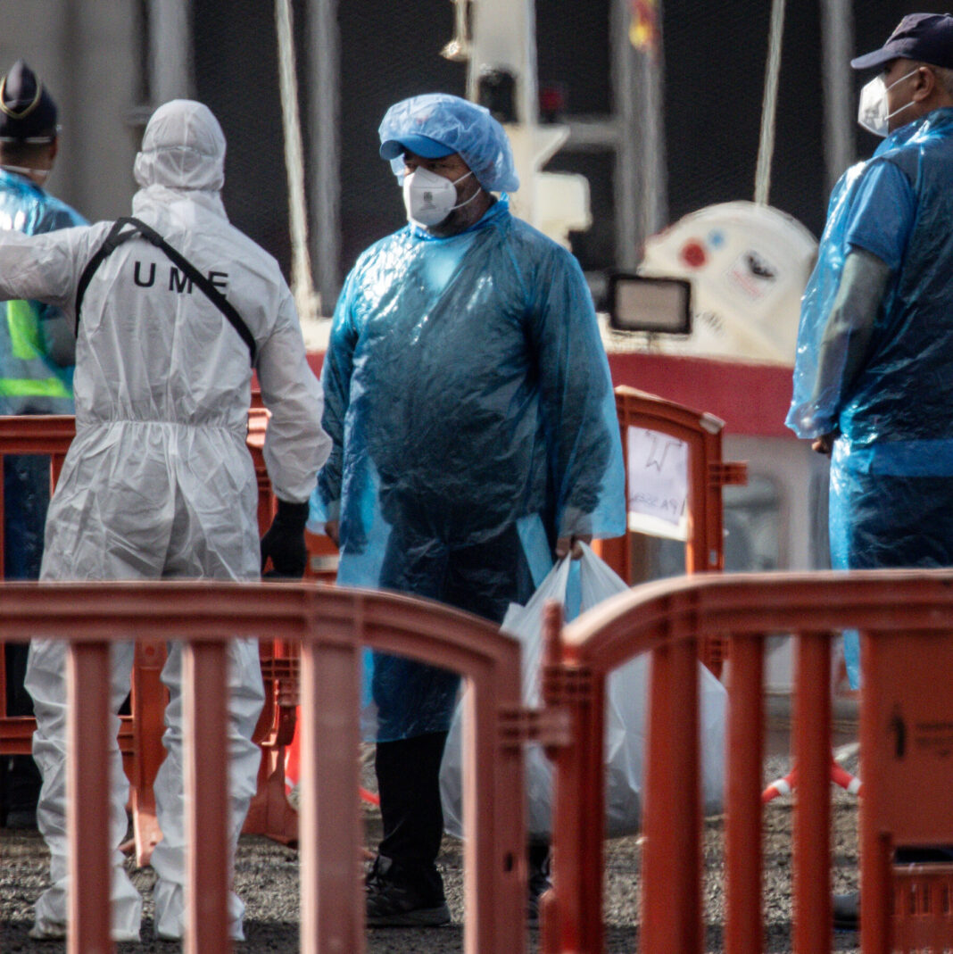 Cruise Ship Hit by Hantavirus Outbreak Docks in Spain’s Canary Islands for Passenger Evacuation