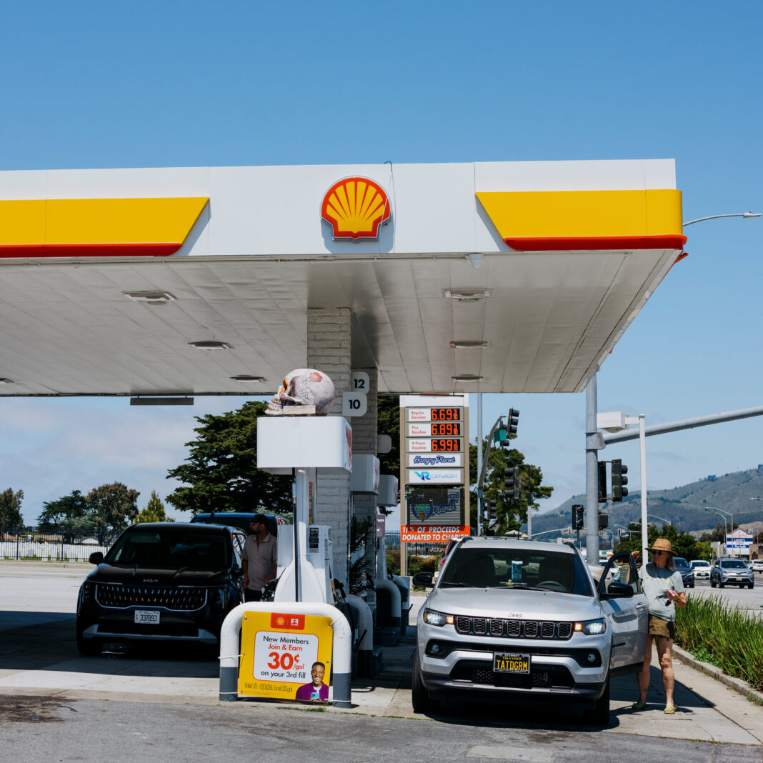 Trump Administration Weighs Temporary Federal Gas Tax Pause to Ease Pump Prices, Energy Secretary Confirms