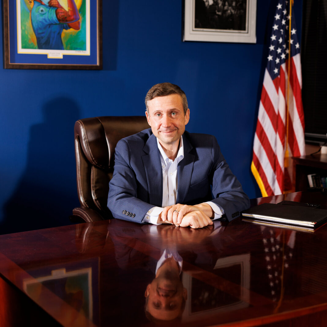 The D.N.C. Chairman’s Internal Focus, Trump’s $1.8 Billion War Chest and Key Midterm Election Trends
