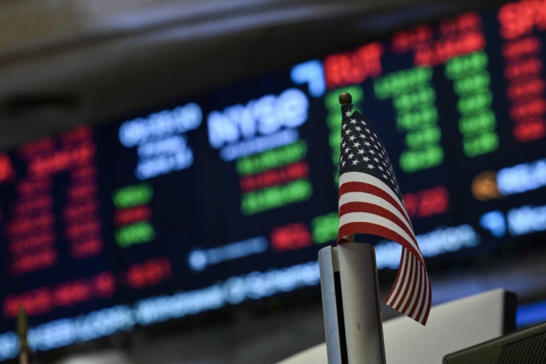 Is the stock market closed on Memorial Day? Does the post office deliver mail on Memorial Day?