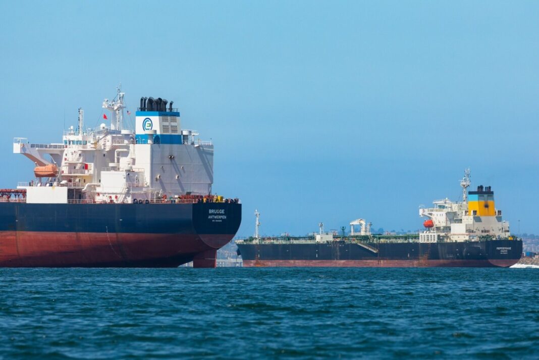 Oil Slump Propels S&P 500 and Nasdaq to All-Time Highs