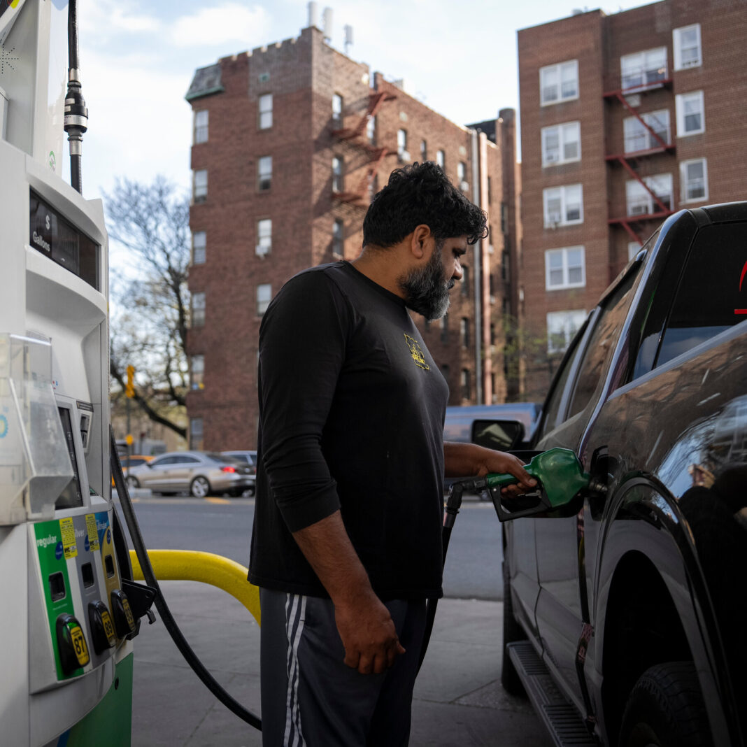 U.S. Gasoline Price Drops Below $4 After U.S.-Iran Strait of Hormuz Deal