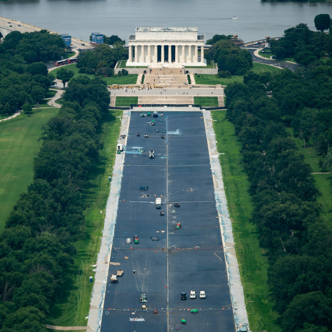 Trump Plans Lincoln Memorial Promenade, Sparking Debate Over National Mall Changes