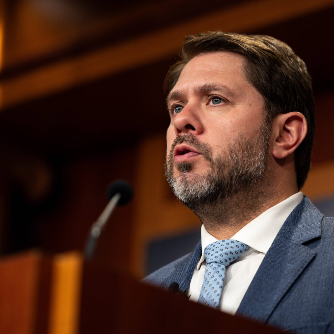 Ethics Committee Clears Gallego After Dismissing Misconduct and Finance Allegations