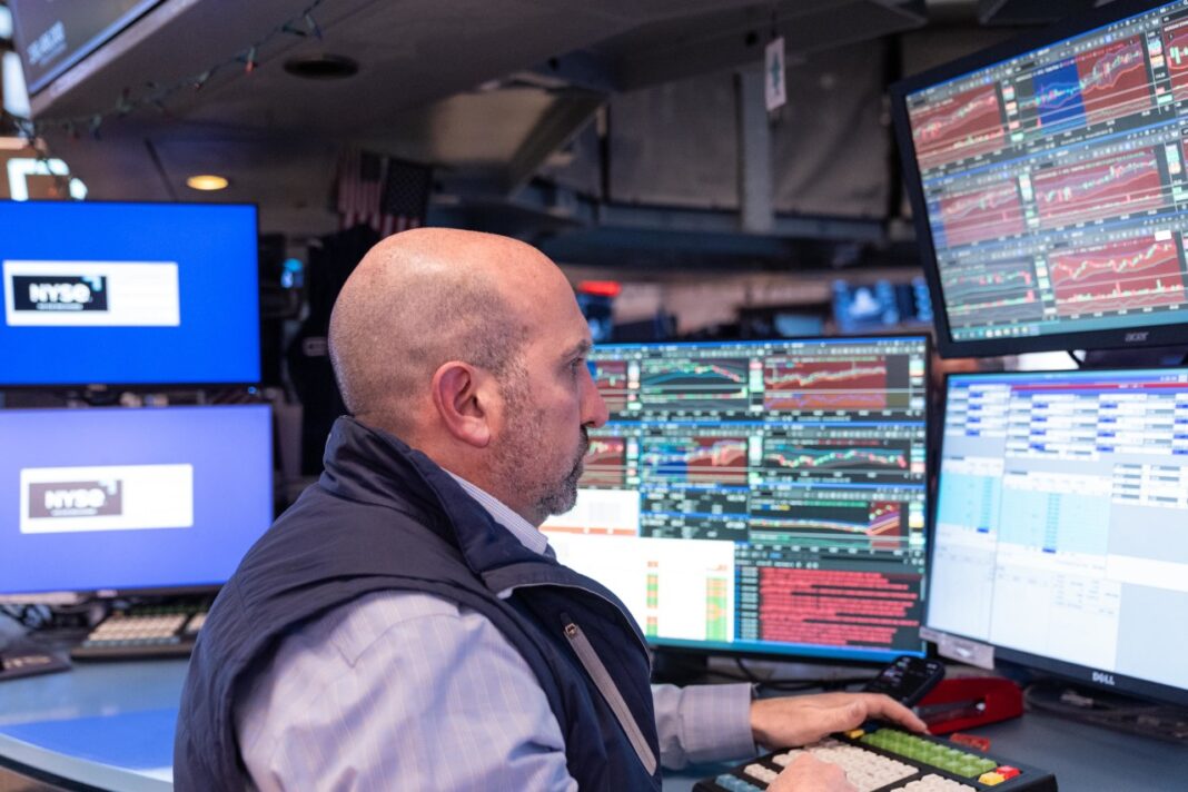 Dow Hits New All-Time High Led by Healthcare and Financial Rally