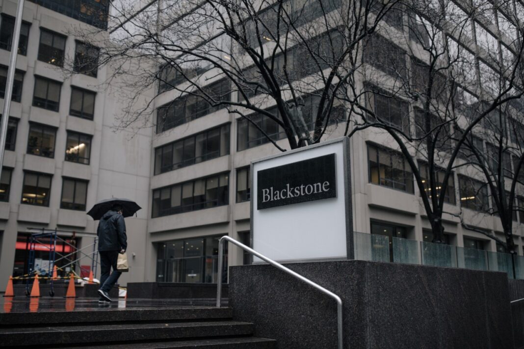 Private Credit Redemption Surge Risks Forced Asset Sales