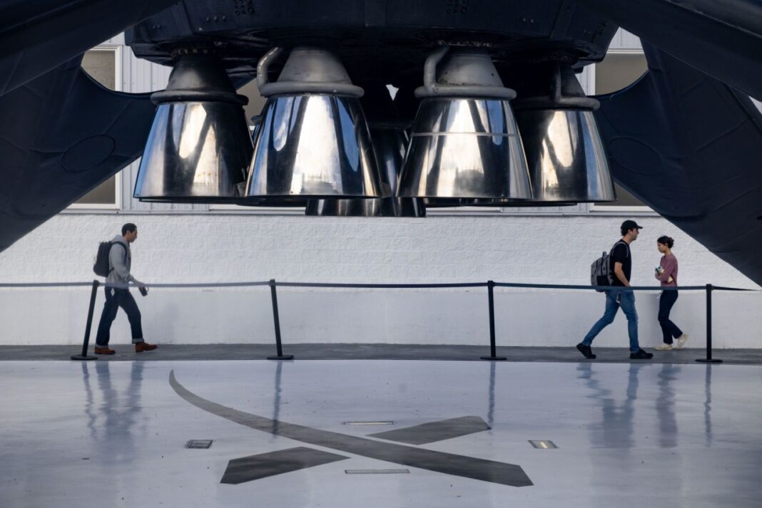 SpaceX IPO Looms as Market Rout Deepens on Stubborn Inflation