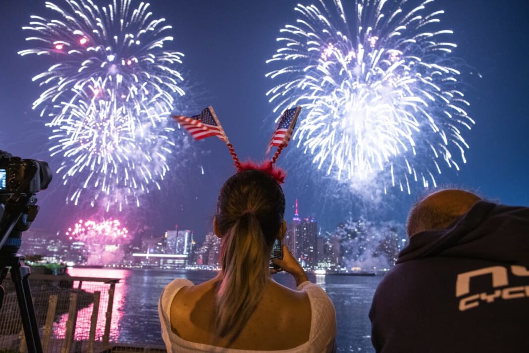 U.S. Stocks Face a Bumpy Two Weeks: Strategist Advises Buying the Dip