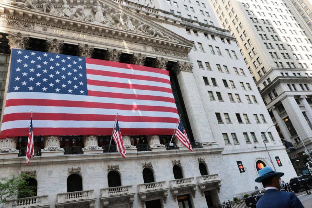 U.S. Stock Futures Mixed, Oil Prices Surge as Renewed Attacks Threaten Fragile Iran Cease-Fire