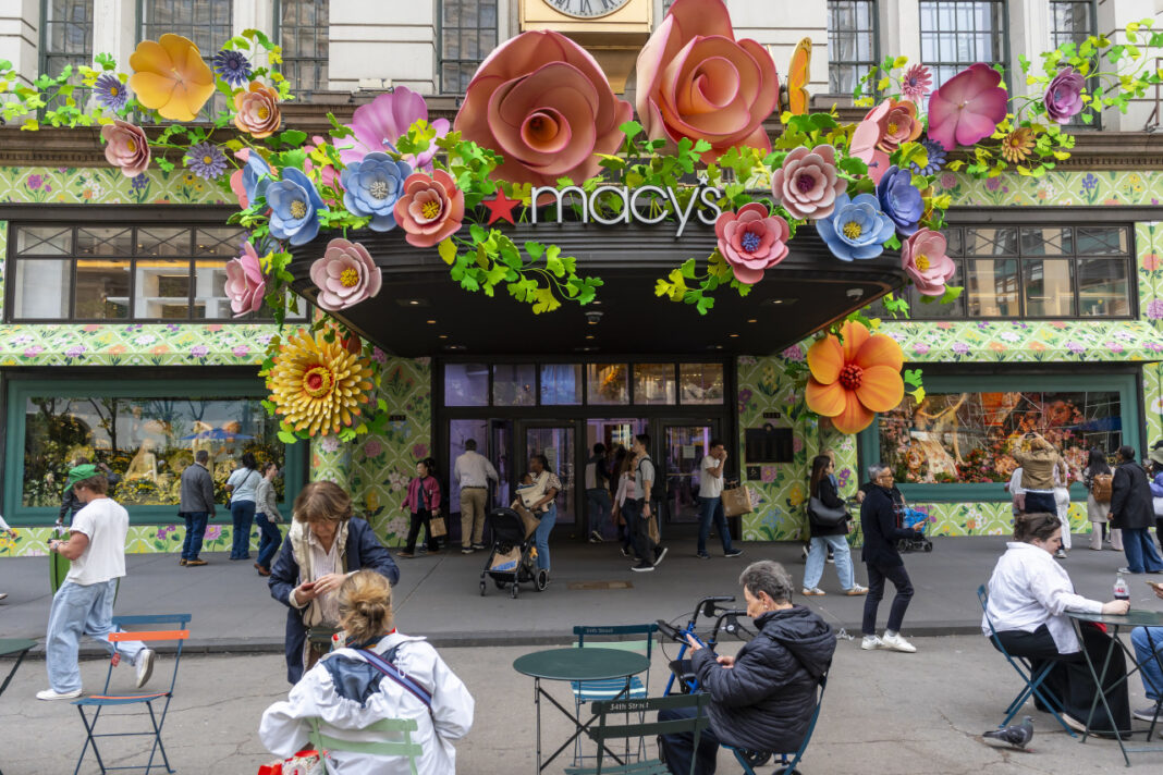 Why Berkshire Hathaway Bet on Macy’s Turnaround Play
