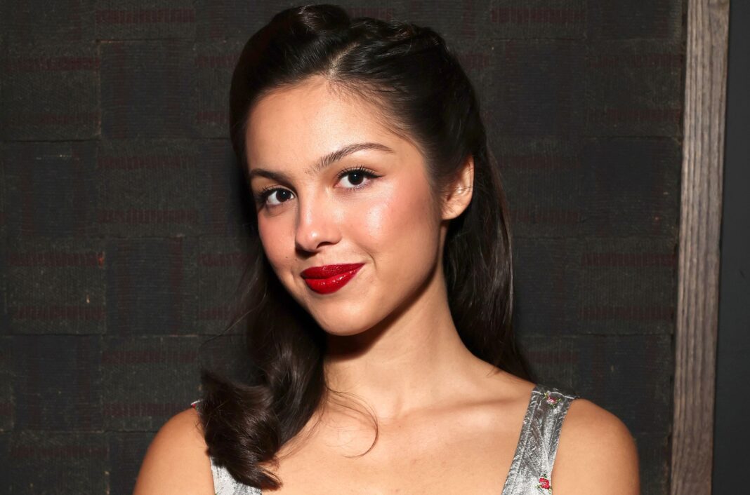 Olivia Rodrigo Revives the ’90s Bobby Pin Trend with a Simple, Budget-Friendly Hairstyle