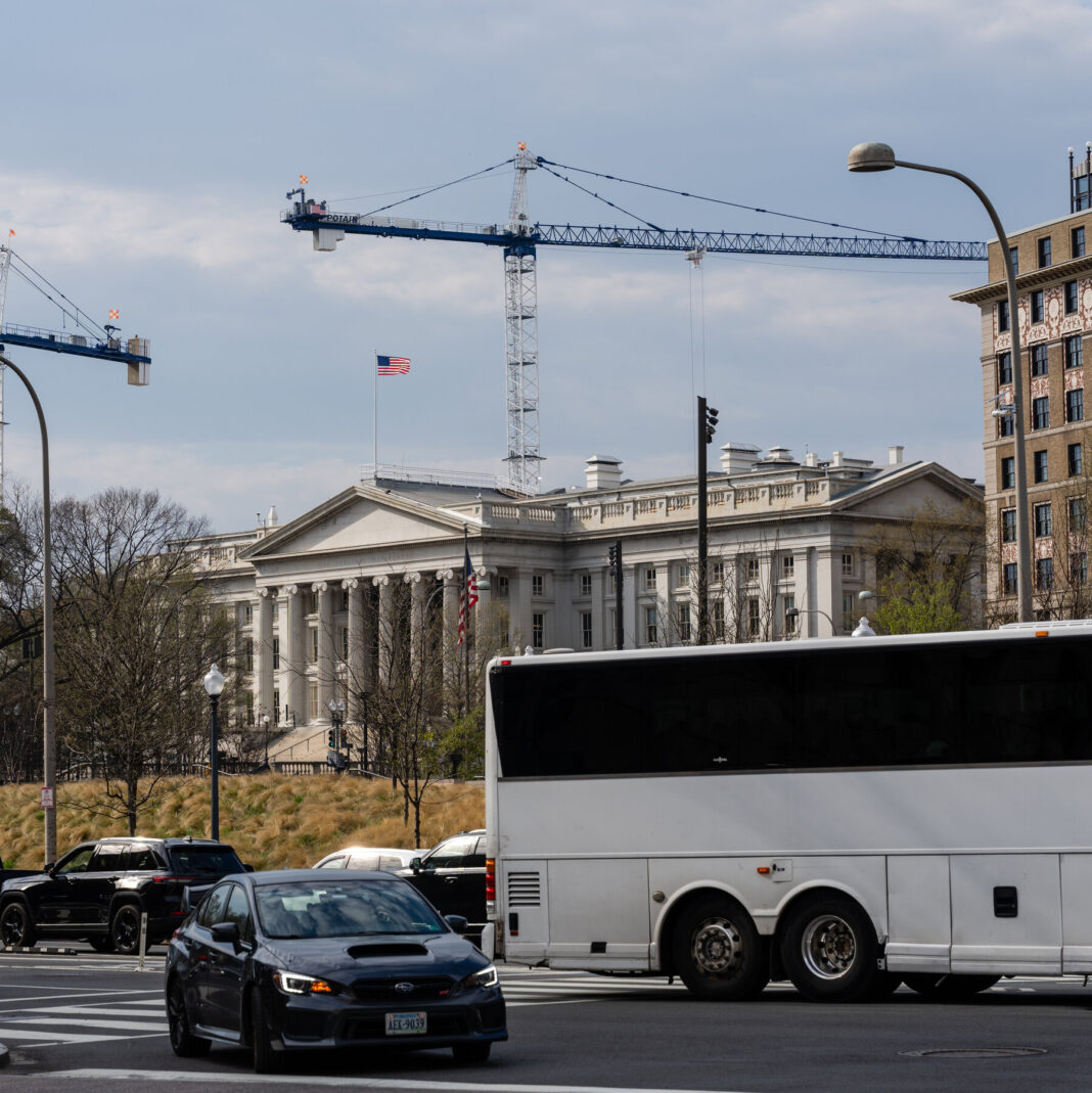 Russia Bill Tightens Sanctions but Risks Accelerating Dollar Dominance Concerns