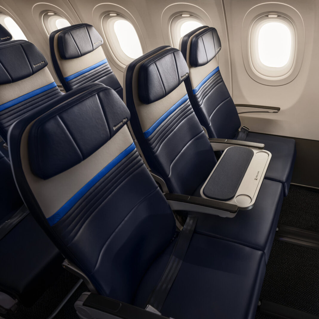 United Airlines to Let Passengers Buy the Middle Seat as a Private Workspace