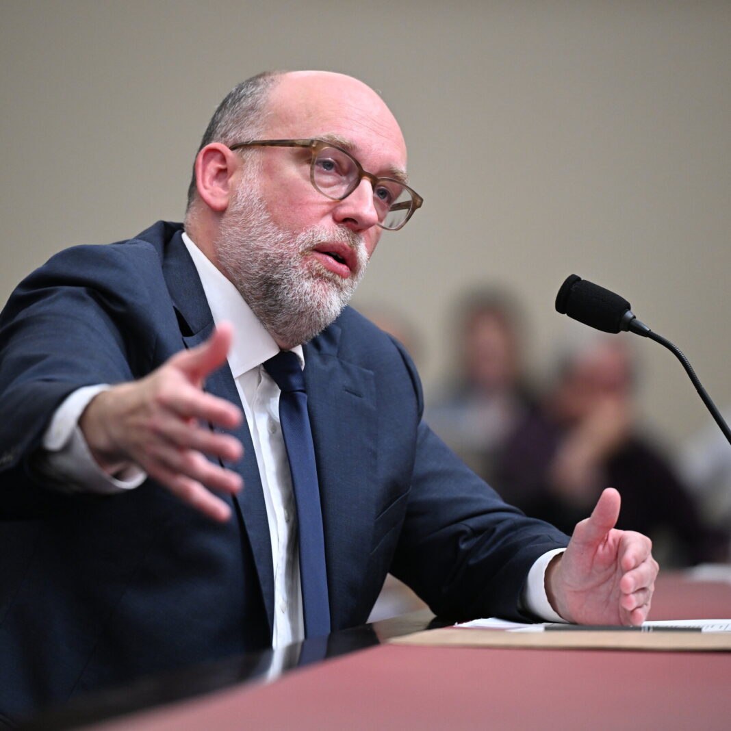 Political Review of Federal Grants Sparks Widespread Opposition from Researchers and City Leaders