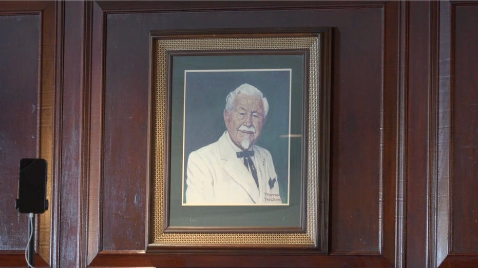 KFC Founder Colonel Sanders’ Personal Items Sell for Thousands at Kentucky Auction — Properties Still Available