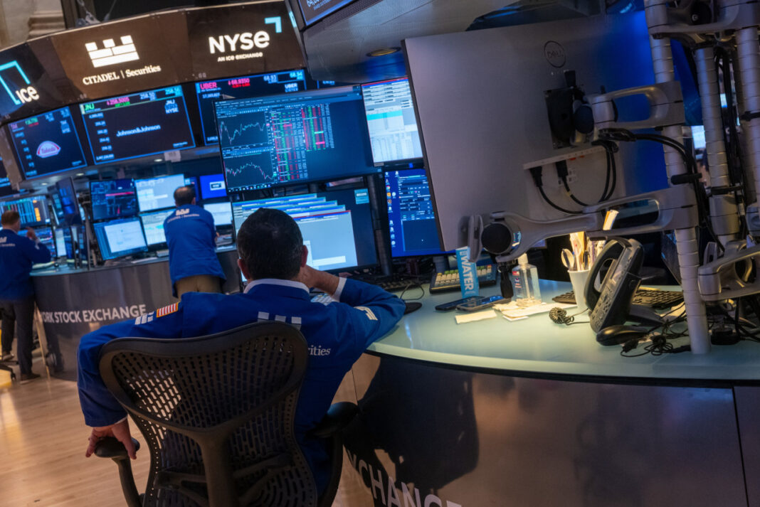 Stocks End Lower as Volatile Week Gives Way to Cautious Friday