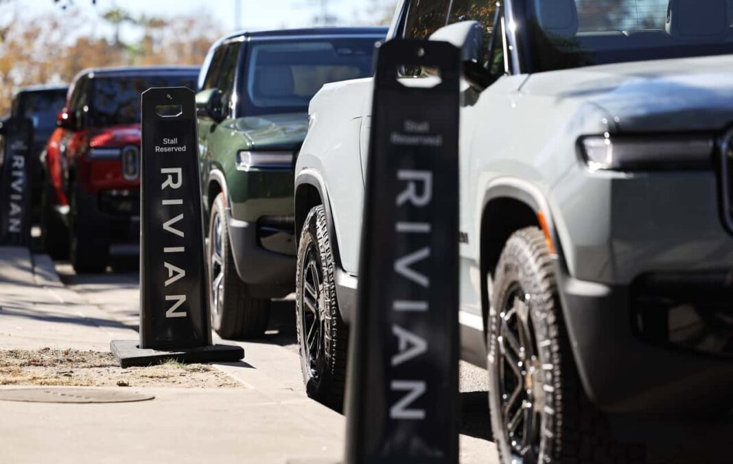 Rivian’s Stock Sale Sparks Worst Single-Day Rout in Two Years Amid Cash Crunch Fears