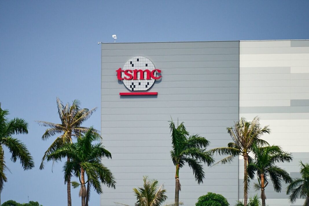Nasdaq Plunges as Semiconductor Selloff Drowns Out TSMC’s Record Quarter