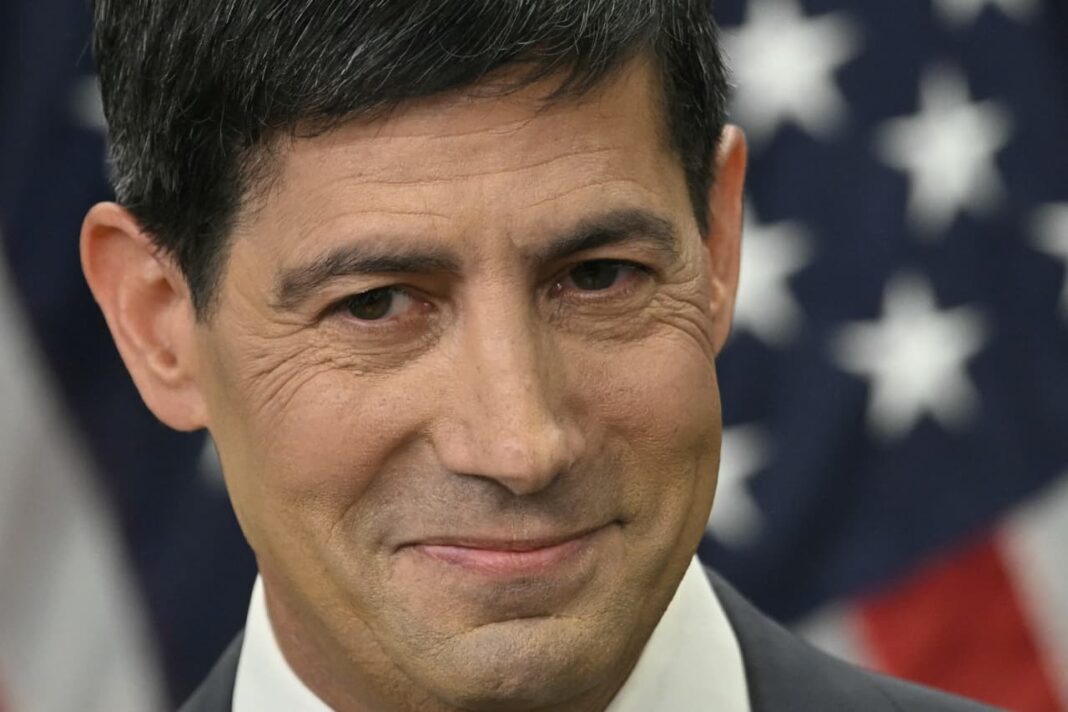 Warsh’s Throwaway Comment Revives the Debasement Trade, Briefly