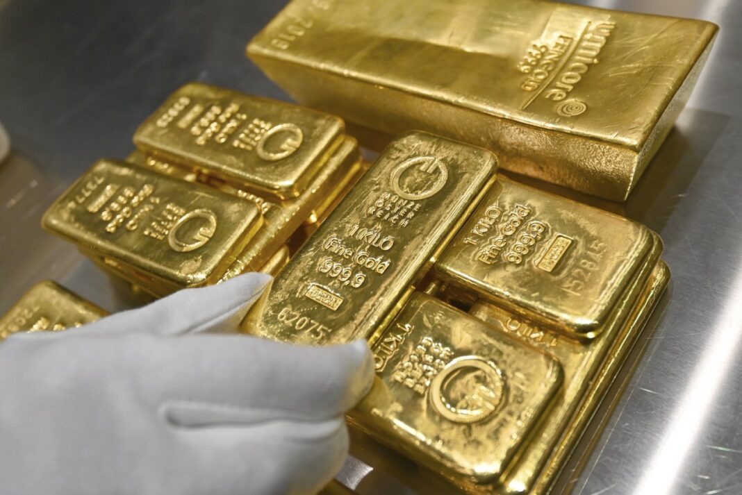 Gold’s Safe-Haven Appeal Fades as Prices Fall From Recent Peaks