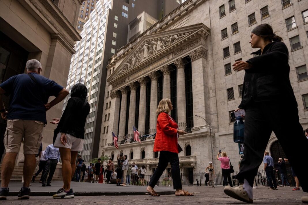 Wall Street’s Rotation Trade Returns as Weak Jobs Data Fuels Fed Pause Bets