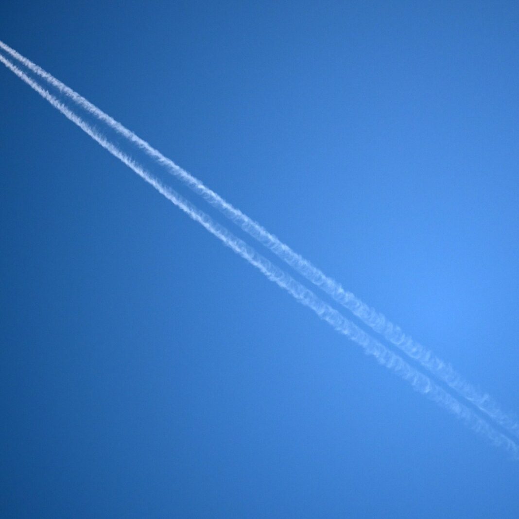 U.K. to Test How Small Altitude Shifts on Trans-Atlantic Flights Could Cut Warming Contrails