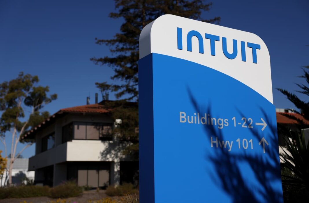 TurboTax Exodus: Cost-Conscious Users Flee, Intuit Stock Slides Amid Pricing Backlash