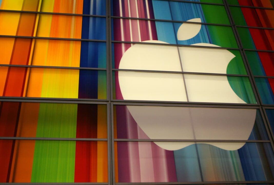 Apple’s Stock Could Underperform Without an ‘All-Glass’ iPhone, Jefferies Analyst Warns