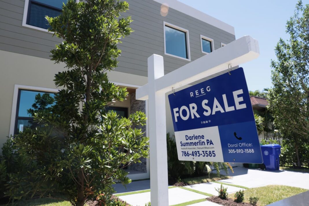 Mortgage Rates Set to Climb Further, Piling More Pressure on Home Buyers