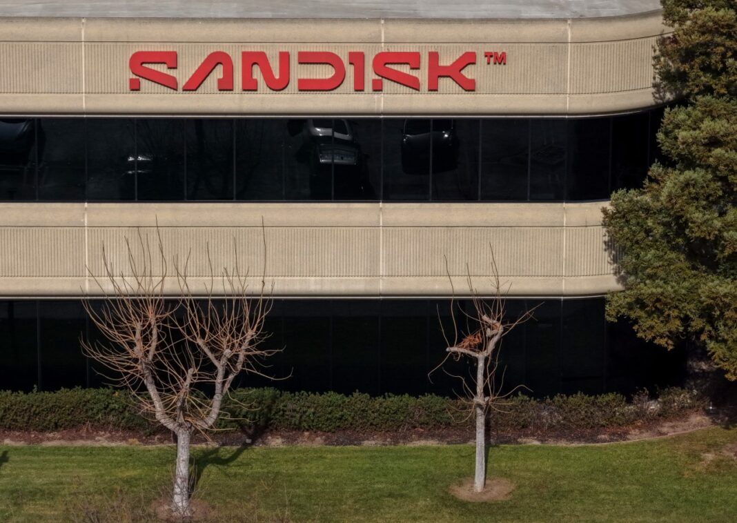 Memory Chip Stocks Slide as AI Demand Fails to Offset Weak Guidance