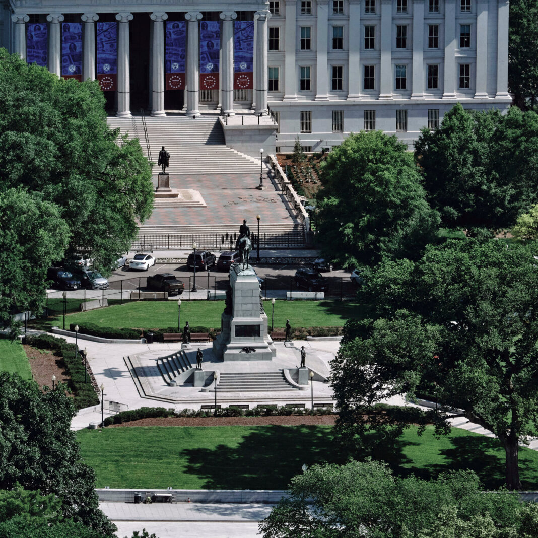 White House Visitor Screening Center Moves Forward as Fence Debate Continues