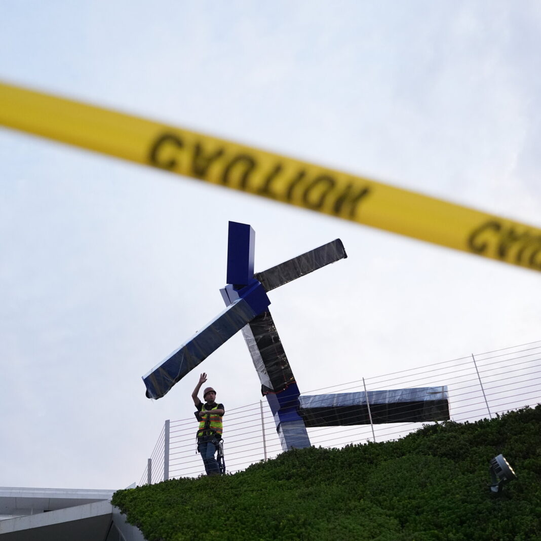 Rubenstein Acquires Dismantled Kennedy Center ‘Blue’ Sculpture for National Gallery