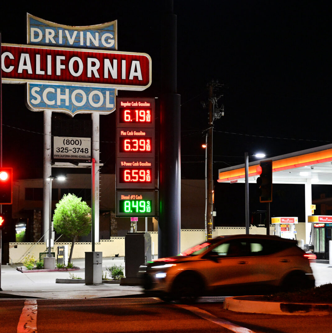 The 2026 Midterm Economy: Stubborn Inflation, Steady Jobs, and Rising A.I. Anxiety