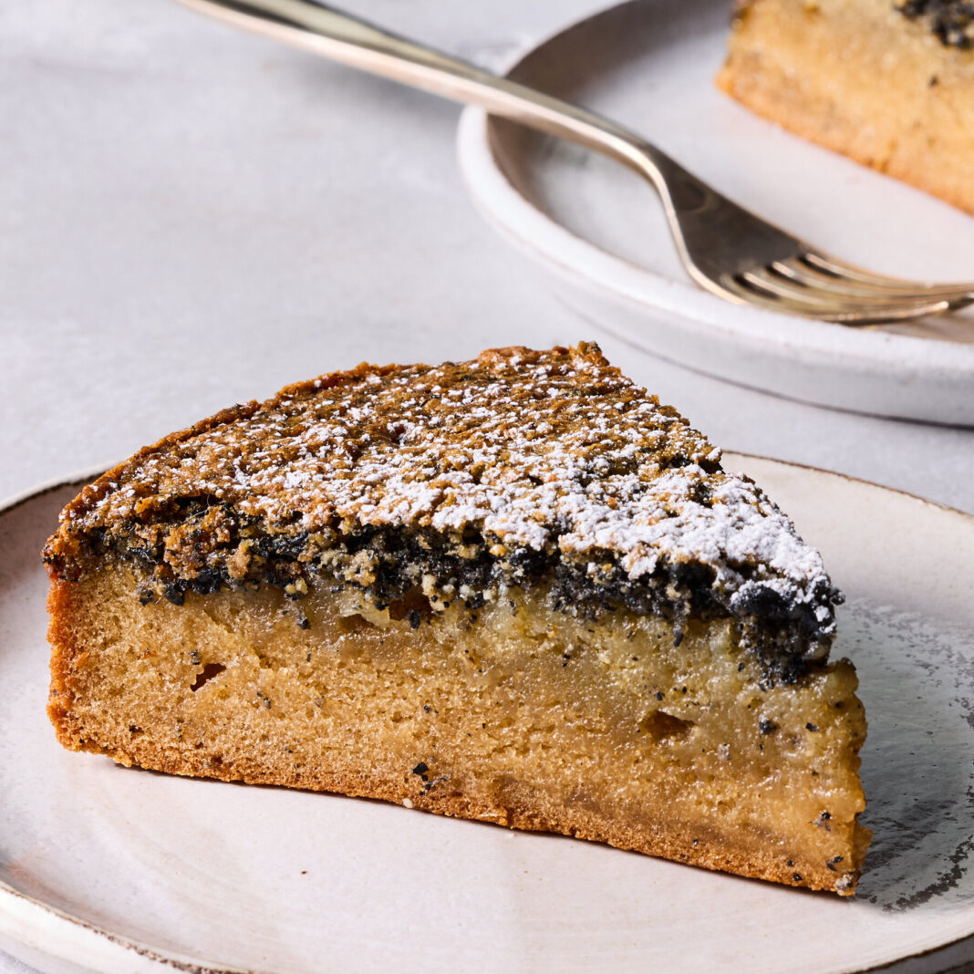 A Simple Black Sesame Cake for Chuseok