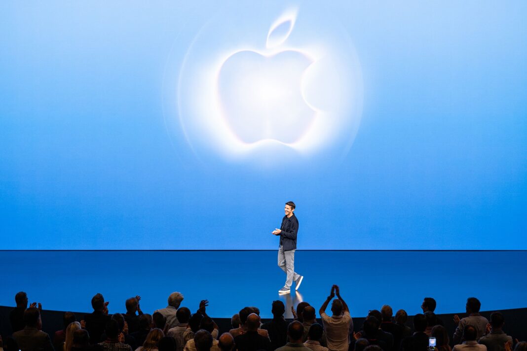 Apple’s Foldable iPhone Revealed: iPhone 18 Pro, Watch, AirPods 5, and Siri AI Upgrades