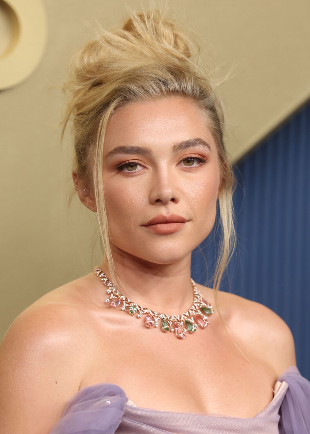 Florence Pugh’s Emmys 2026 Spiky Updo Stuns Fans—See the Bold Photos