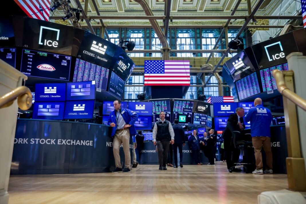 Stocks Climb to End Week of Rising Yields and Choppy Oil Prices
