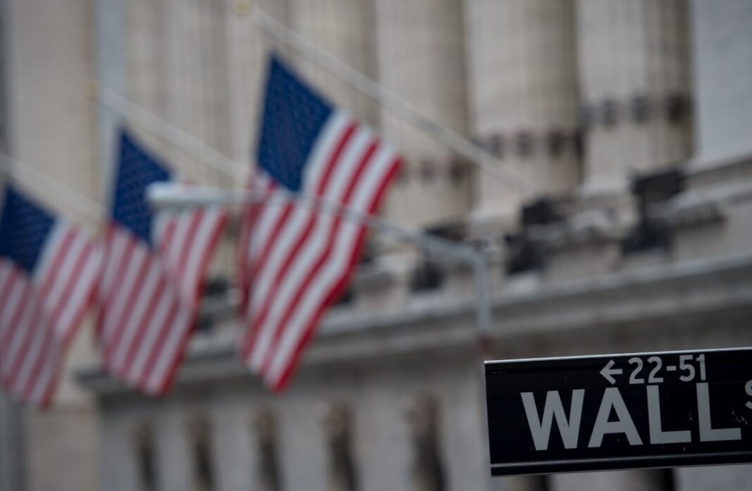 U.S. Stocks Stumble After Fed Rate Hikes, But Japan and U.K. Markets Tend to Climb, Says Citi