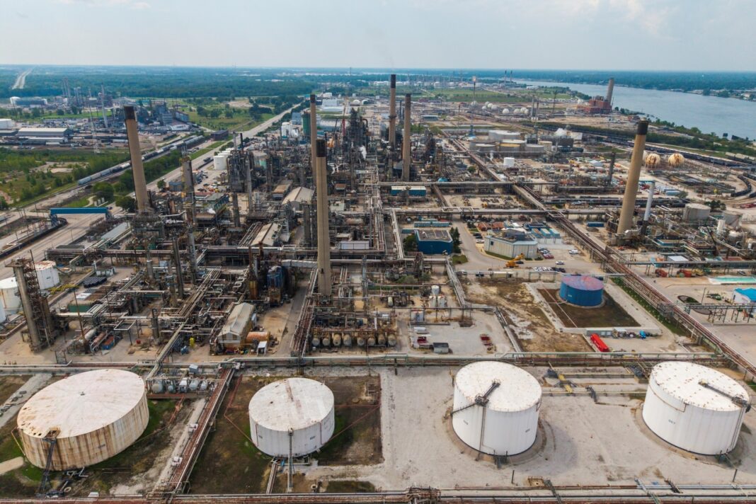 Oil at $100: A New Threat to U.S. Stocks’ Winning Streak