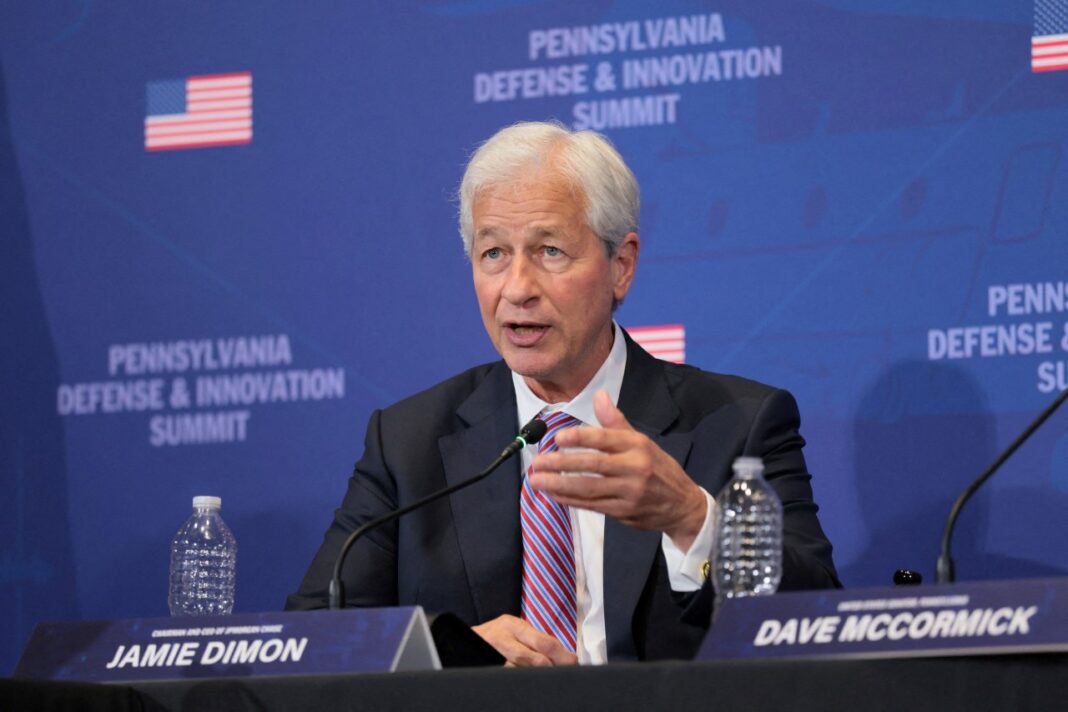 Private-Credit Firms Circle JPMorgan’s Card Empire in Push Beyond Traditional Banking