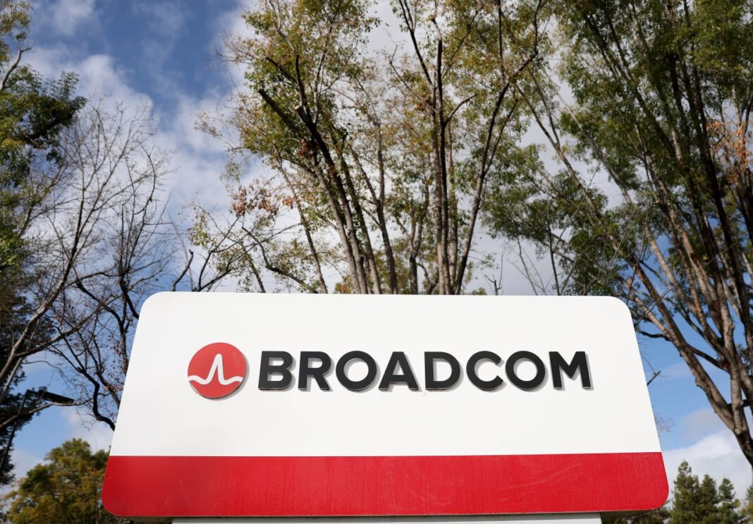 Broadcom Earnings: Can AI Guidance Upgrade Reignite the Stock Rally?