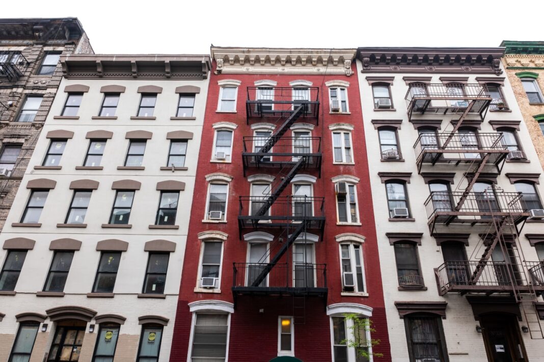 Multifamily Mortgage Distress: 53% Delinquency Signals Apartment Bargain Opportunities