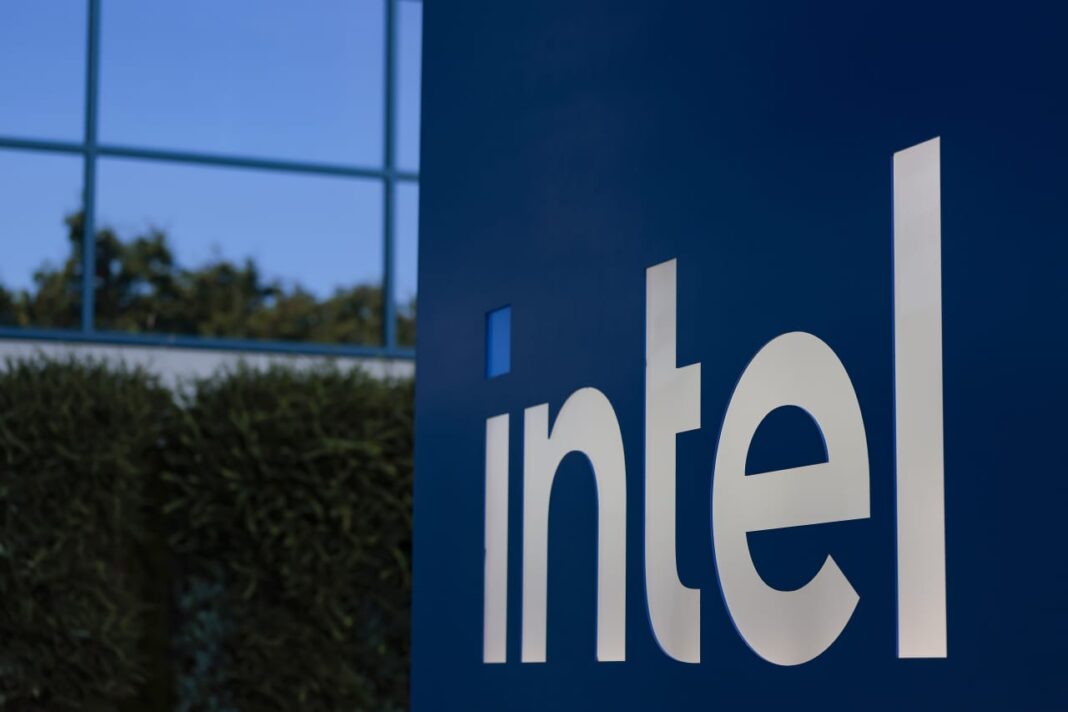 Micron, Intel and Other Chip Stocks Extend Strong Comebacks as AI Spending Fears Fade