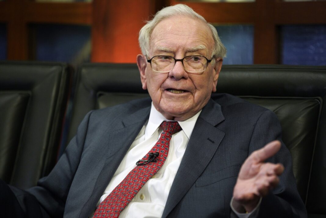 Warren Buffett Steps Down as Berkshire Hathaway Chairman: Howard Buffett to Succeed