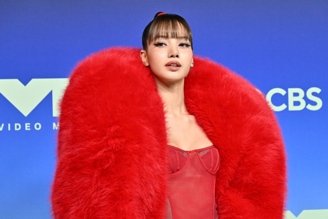 Lisa Just Debuted a Bold New Nail Shape at the 2026 VMAs Red Carpet—See the Photos