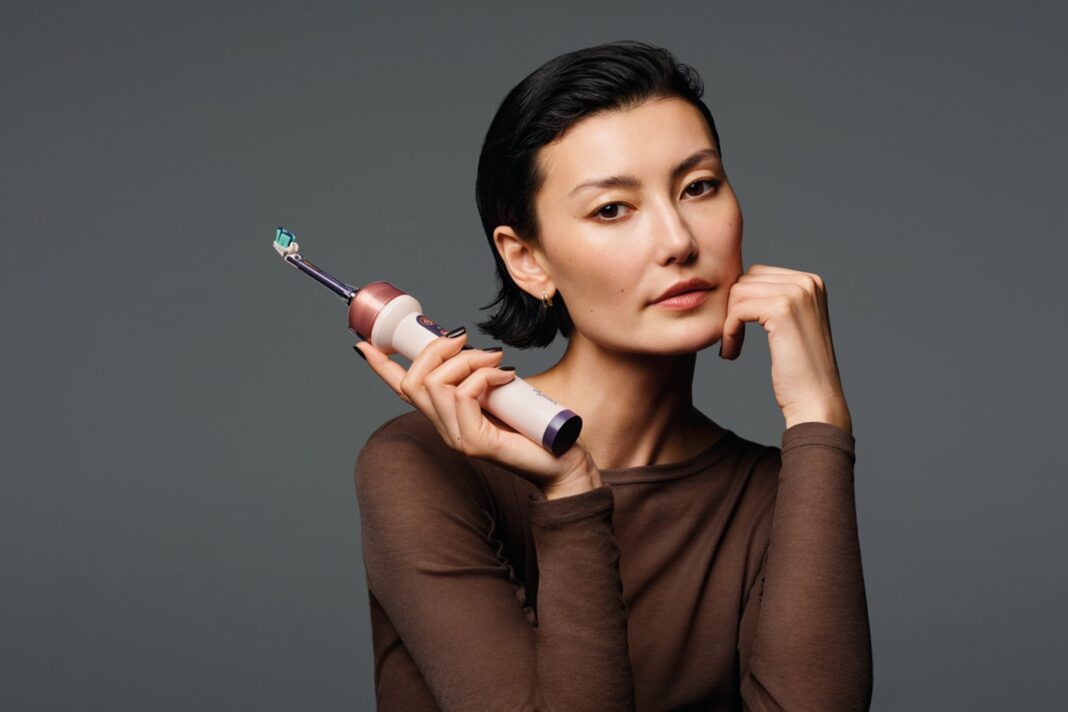 Dyson CameraJet Toothbrush Review: 4 Dentists on Whether It’s Worth the Price