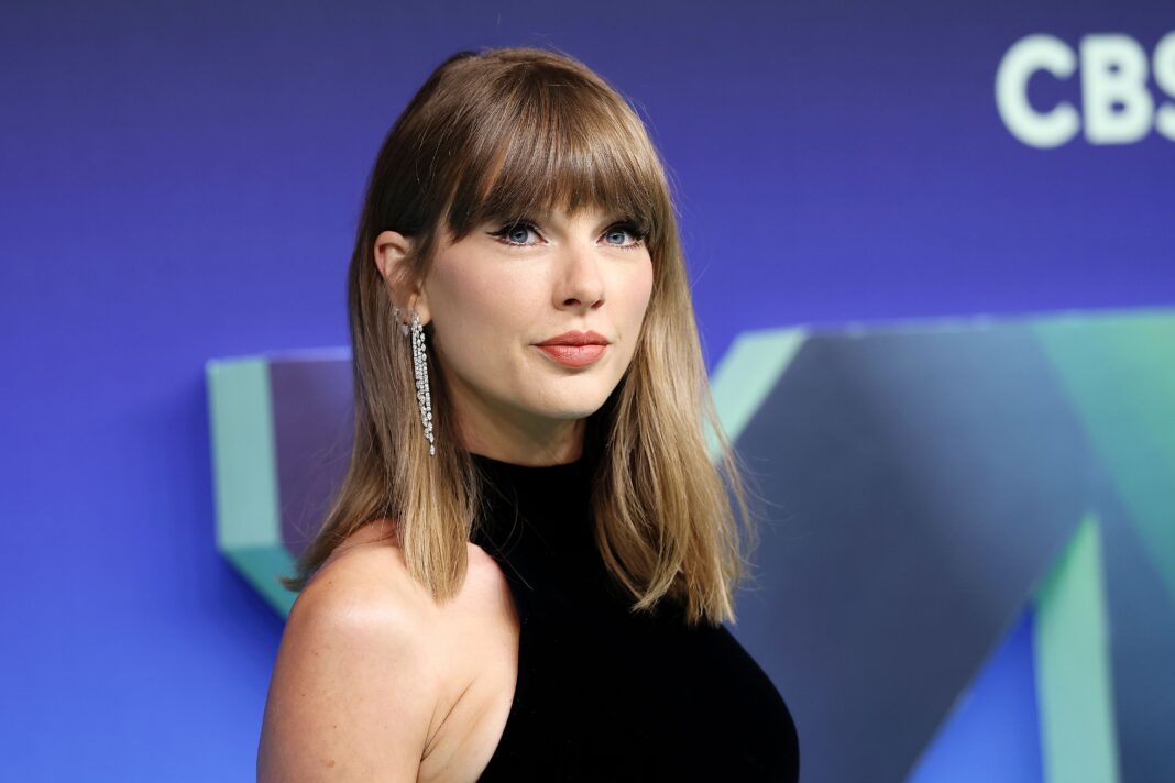 Taylor Swift Gives Her Signature Cat-Eye Liner a Soft, Lifted Twist at the 2026 VMAs — See the Photos
