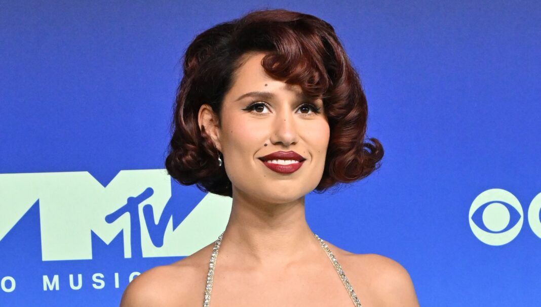 The Best Beauty Looks at the MTV VMAs 2026: Bold Eyeliner, Chrome Nails, and Sculptural Hair